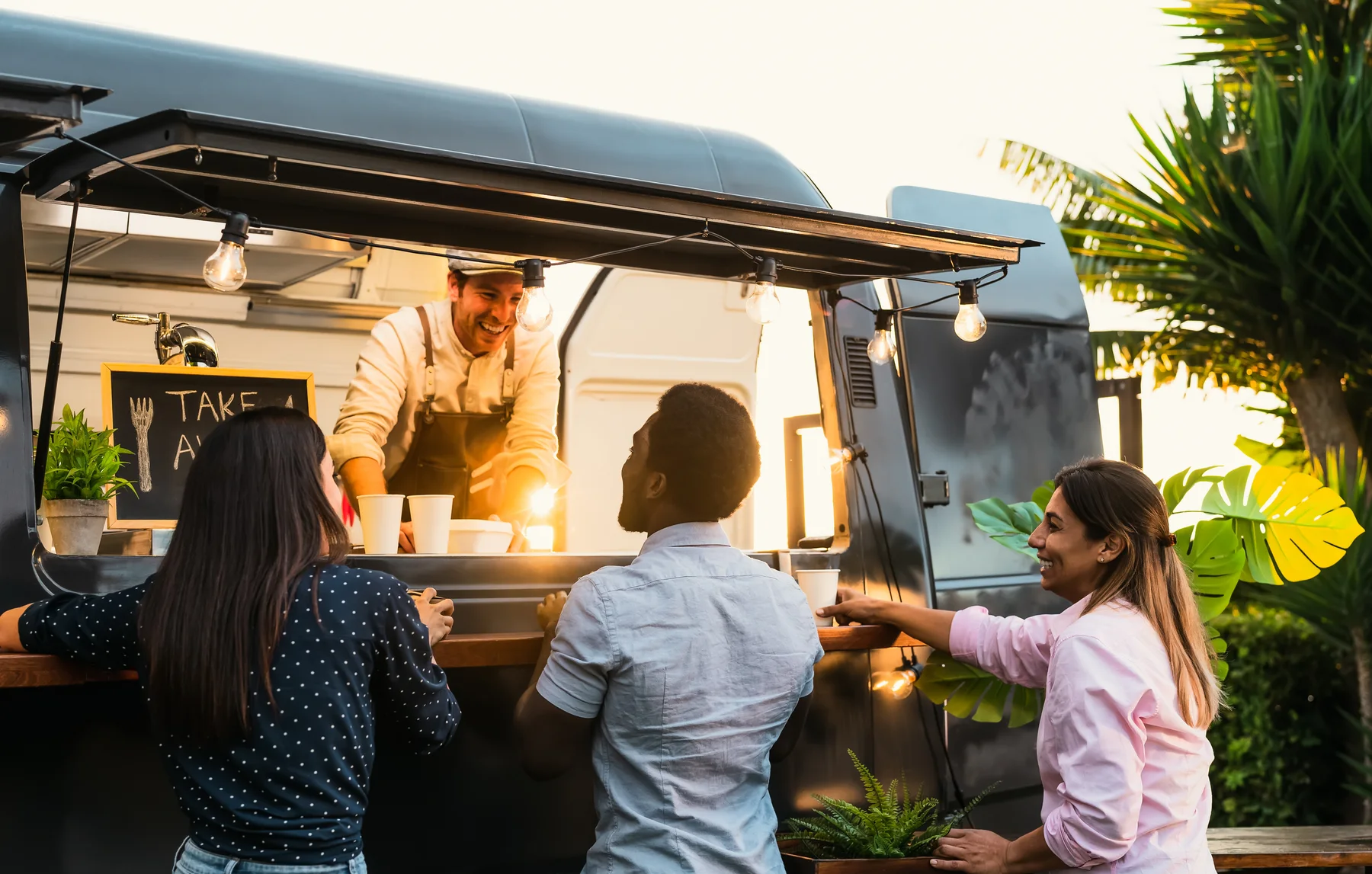 Food truck durante una manifestazione all’aperto